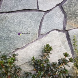 Kamień nieregularny KV2